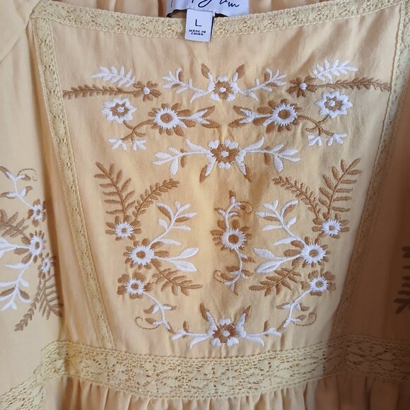 Large yellow embroidered dress - Picture 3 of 11